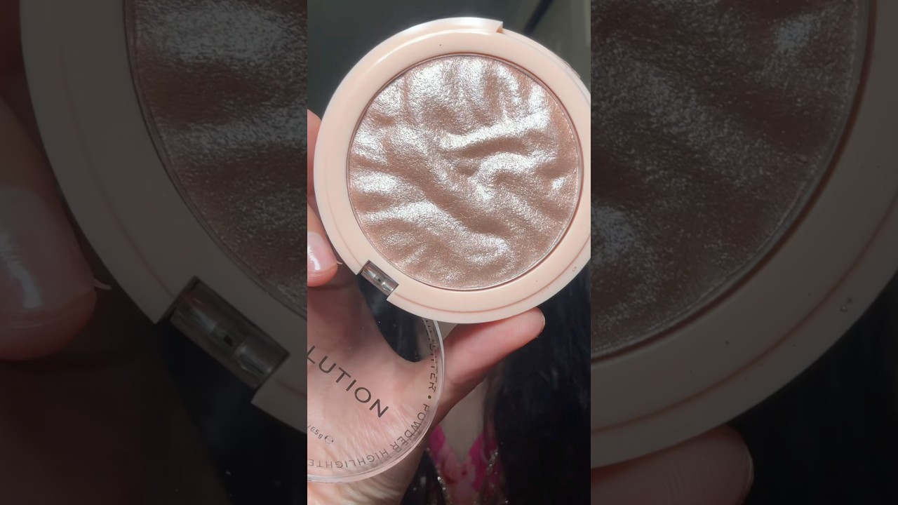 makeup revolution highlighter in “dare to divulge”✨