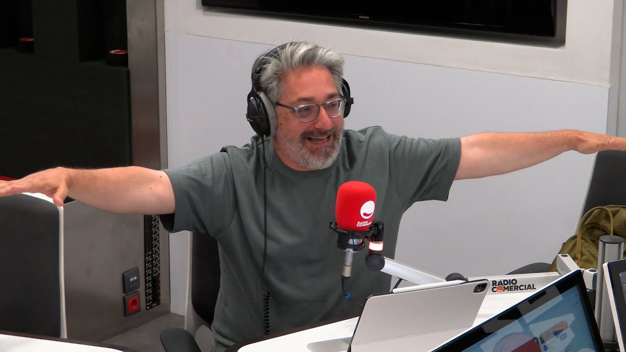 Rádio Comercial | Escarrando forte na família - O Homem Que Mordeu o Cão