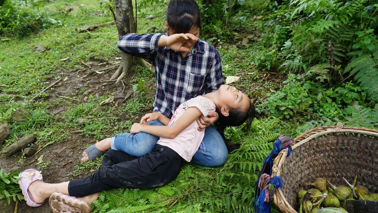 The orphan girl fainted due to hunger - Single mother went into the ...