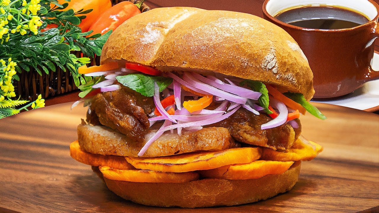 Pan con Chicharrón | Receta Peruana | Sazón y Corazón