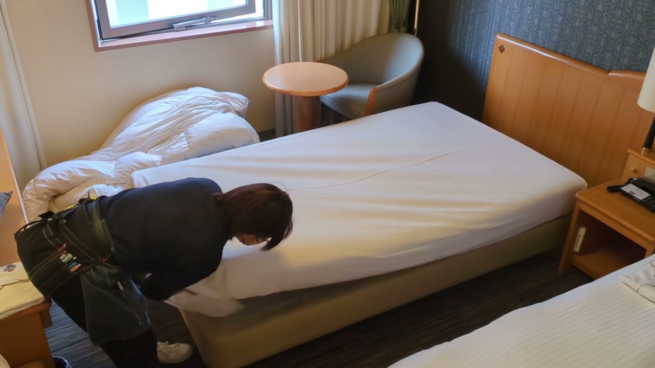 ベッドメイク①