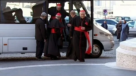 ¿Cómo se llama cuando se reunen los cardenales?