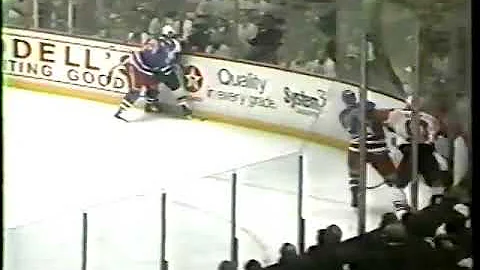 Craig Berube punches linseman Kevin Collins & Beru...
