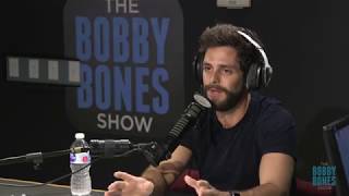 Video-Miniaturansicht von „Thomas Rhett Gives Us a Family Update and Talks New Music“