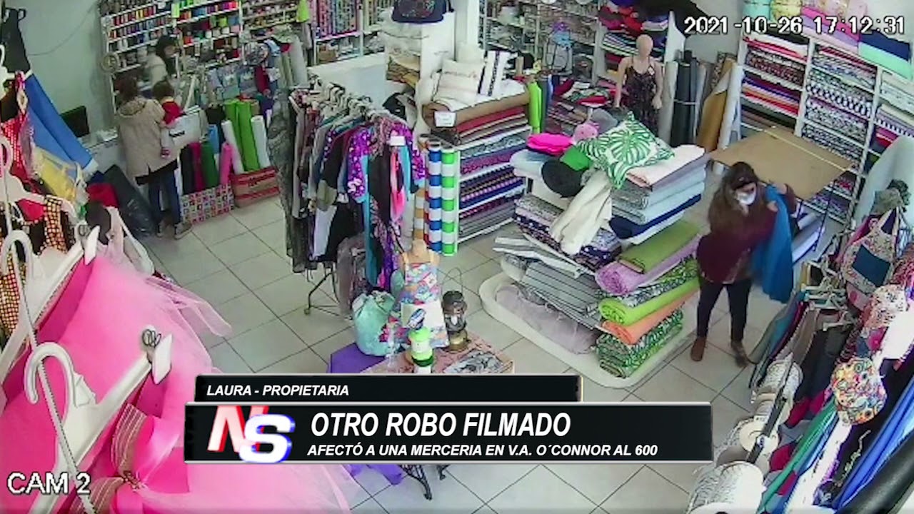 Una cámara registró el accionar de una mechera que atacó en varios comercios
