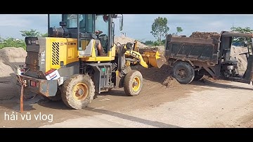 Máy xúc múc cát lên công nông vận chuyển cát xây#congnongbabanh