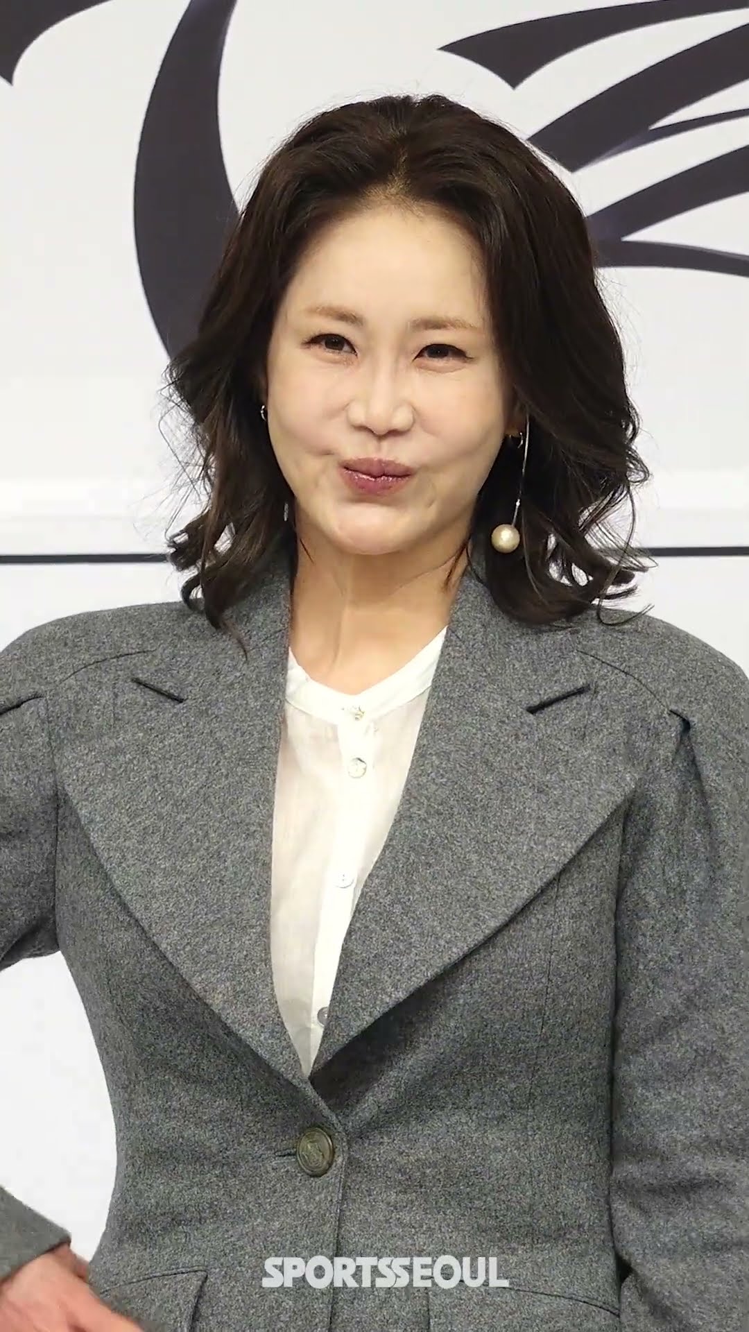 신은경, 손인사도 우아하게