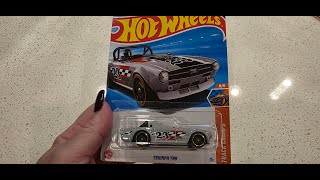 Hot Wheels Treasure Hunt Triumph TR6 Un-Carding Unboxing Show & Tell