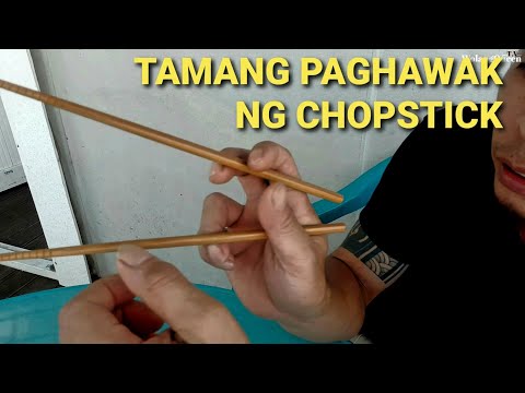 Video: Paano humawak ng Chinese chopstick at kung paano kainin ang mga ito nang maayos