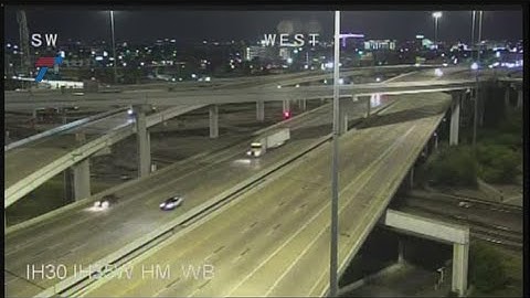 Westbound I-30 closed at I35W Sunday evening in Fort Worth due to crash, officials say