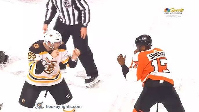 Kevin Bieksa literally undresses Wayne Simmonds in fight (Video)