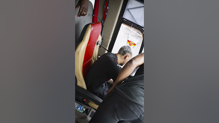 Un chauffeur de bus pas comme les autres... 𝐹𝑎𝑐𝑢' 𝑎𝑢𝑥 𝑐𝑜𝑚𝑚𝑎𝑛𝑑𝑒𝑠 🏎