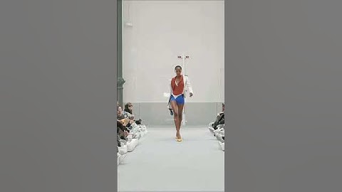 She can dominate this industry with this walk.✨(esther samuel) #runway #topmodel #ottolinger