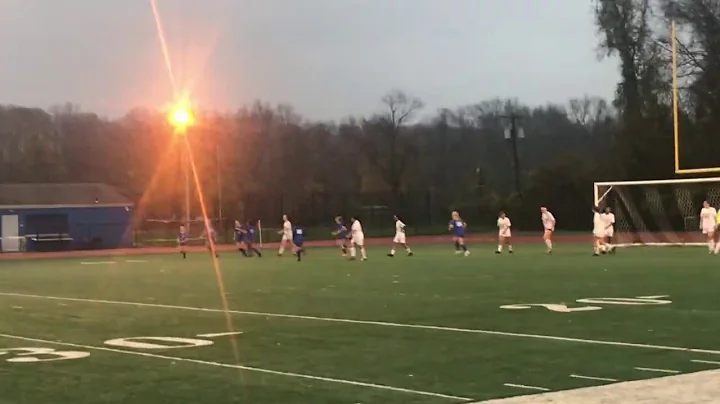 Gateway's Sara Sewell bends in corner kick