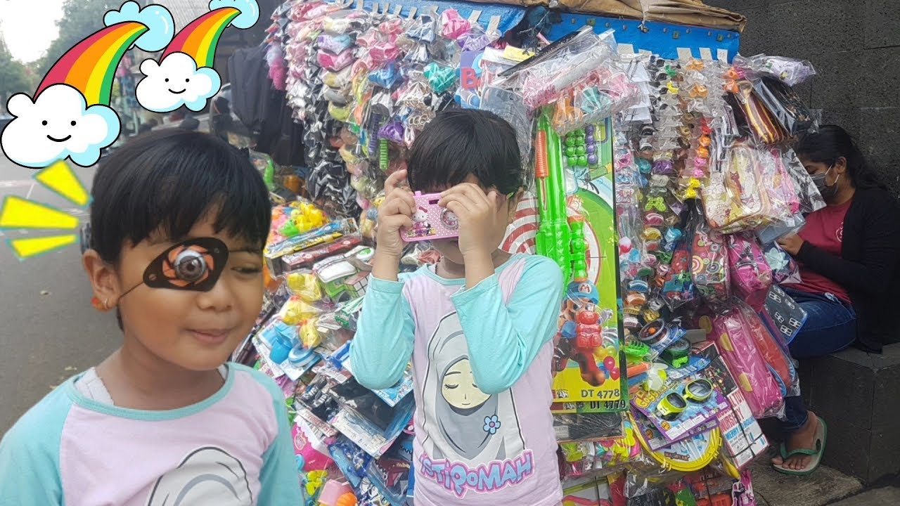 Vlog Hanum Cari Kamera Karakter HELLO KITTY & Mata Bajak Laut! | Shafeea Hanum