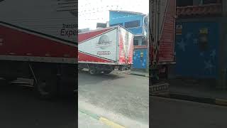 Caminhão Passando