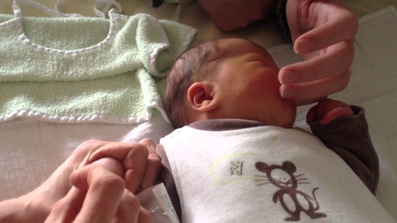 old 7 test blood baby month YouTube Léonard (Part First   3) Newborn, for Blood Test