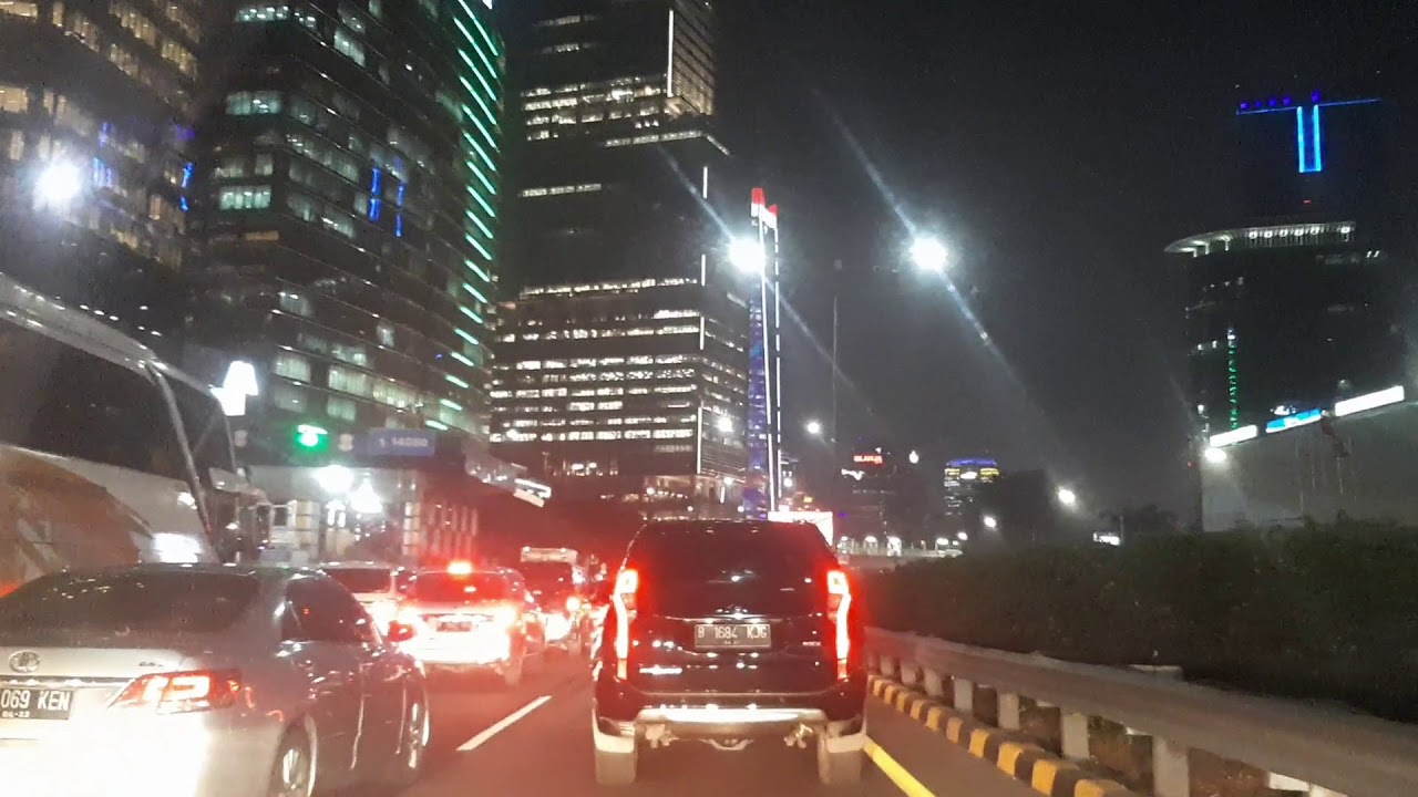 Lalulintas jakarta malam hari