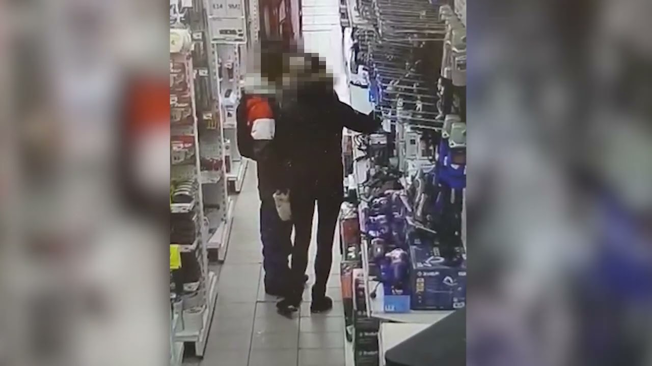 Попалась на краже и отработала телом