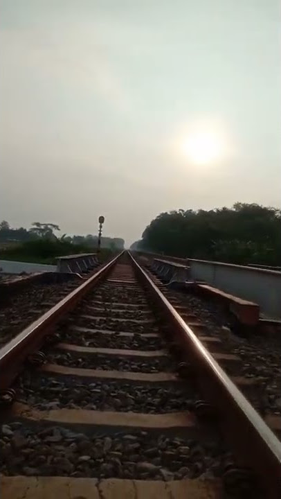 Pemandangan Sunset Di REL KERETA | Shorts #keretaapi #relkereta