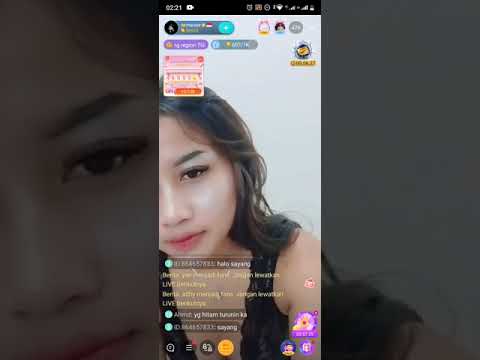 Live Streaming Cewek Goyang dengan Lingerie Transparan