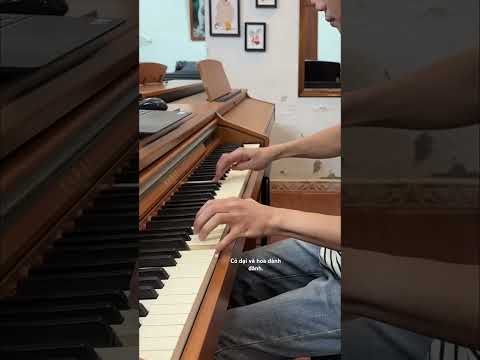 Piano Cỏ dại và hoa dành dành.