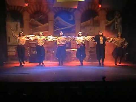 PresentaciÃ³n de un Dabke LibanÃ©s en el Teatro Mitre de la Provincia de Jujuy. Correspondiente al espectÃ¡culo " Hafla Arabiia" (Fiesta Arabe) de la Escuela de Danzas Arabes Al-Shamal de la Sociedad Sirio Libanesa de San Salvador de Jujuy.