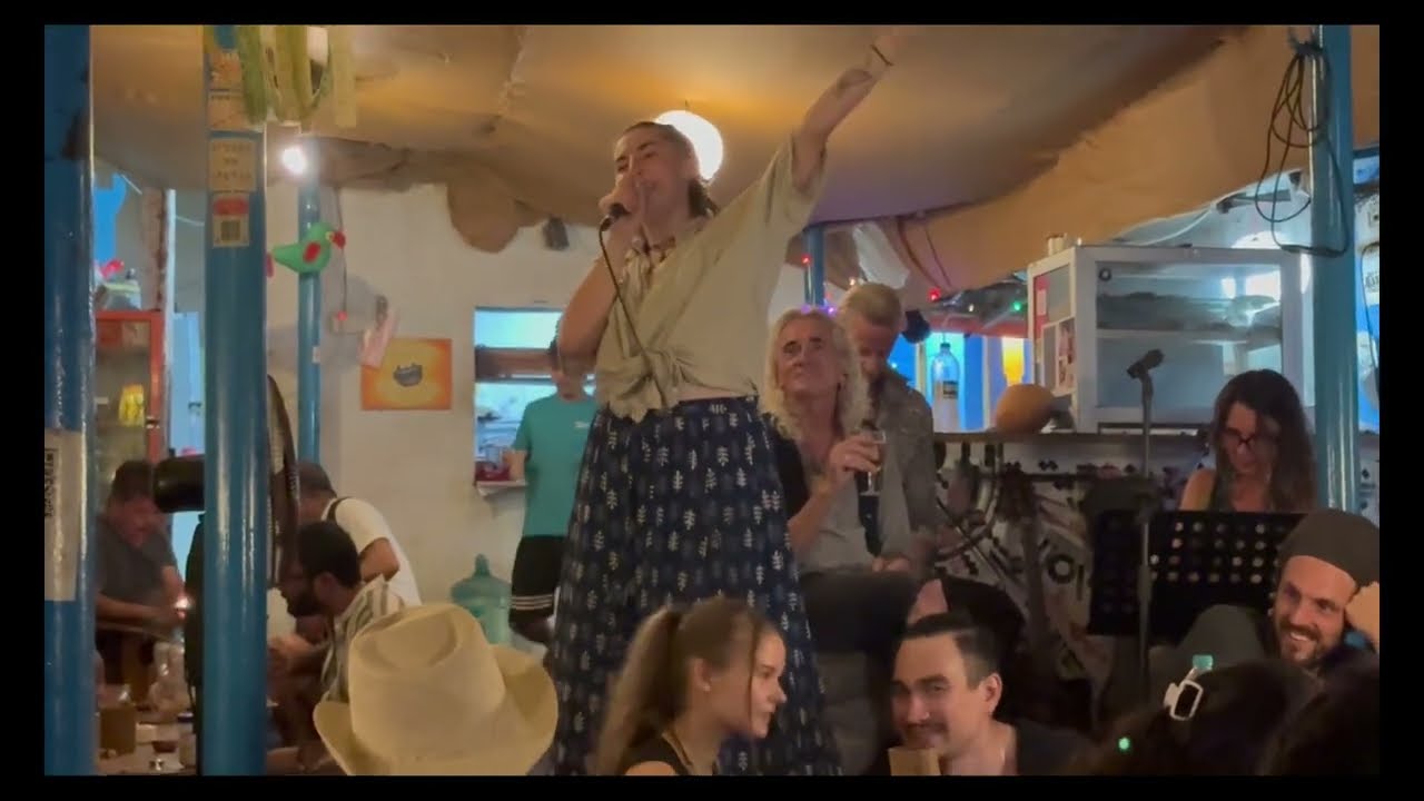 Cookie Walla Cafe Arambol Goa Part -1 | Russian Cafe Goa | Let's Go