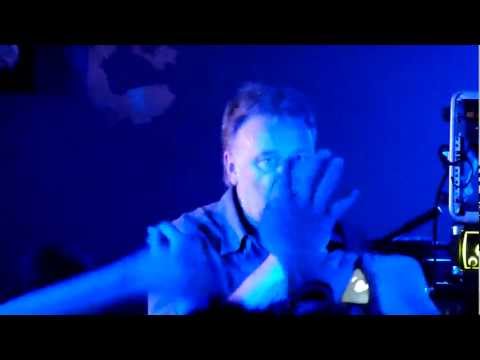Peter Hook and The Light - Unknown Pleasures in HD...