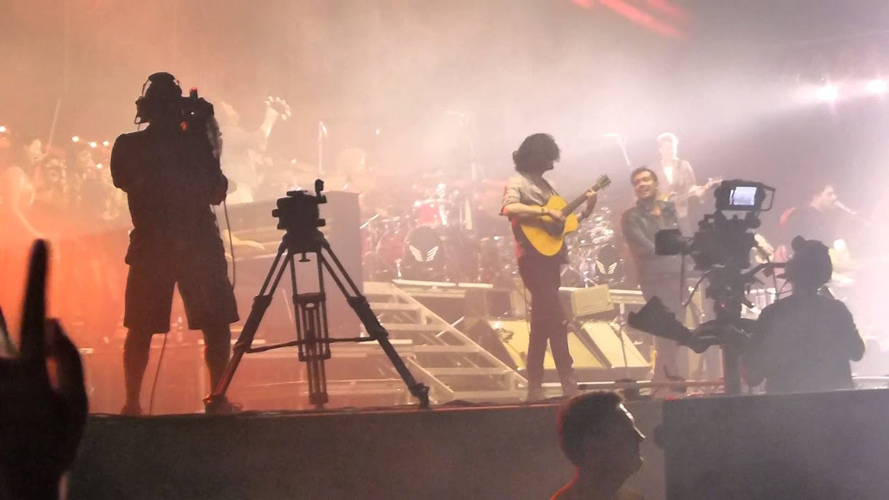 2015-06-14 - Bonnaroo - Mumford & Sons and Friends - I Get By With A ...