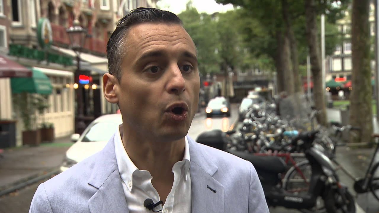 Farid Tabarki (oprichter Studio Zeitgeist) spreekt bij RTL Z over zijn boek Het einde van het midden