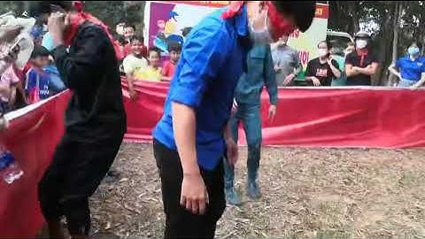 Trò chơi dân gian "Bịt mắt bắt vịt" siêu hài hước nhất năm 2022