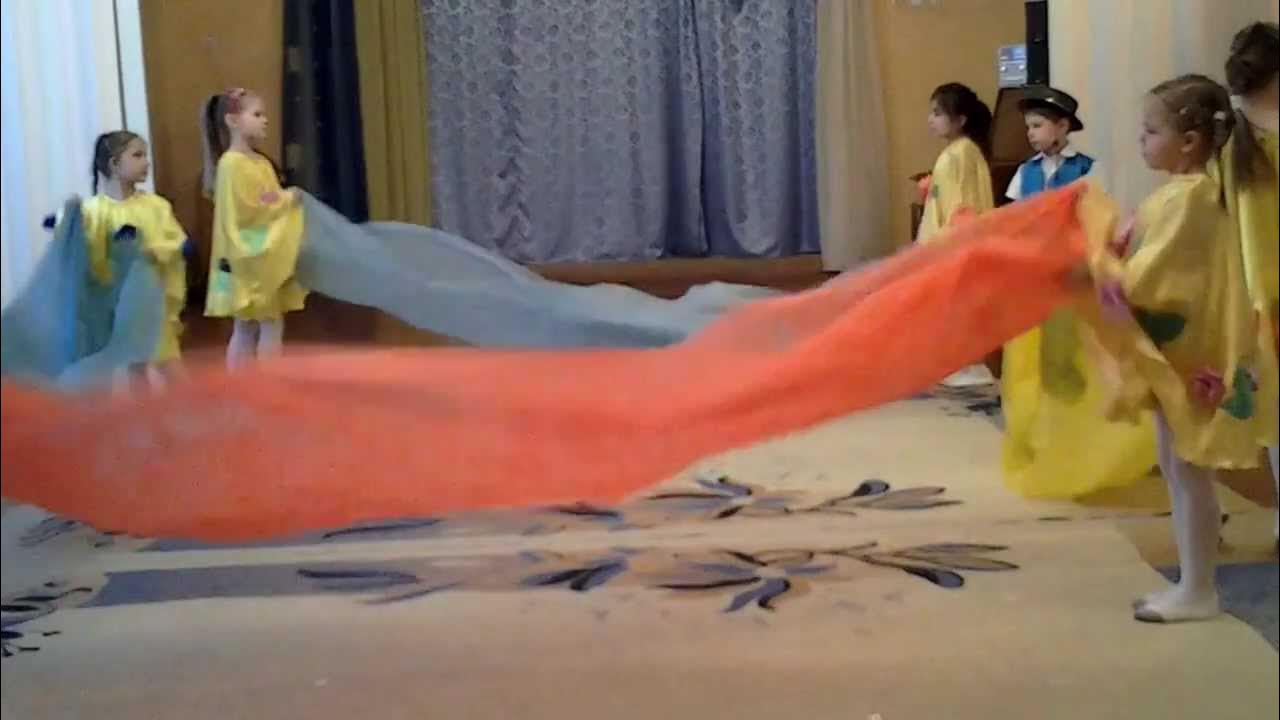 Девушка на полотнах. Танцы с полотнами тканями. Танцы на полотнах. Танцы на полотнах. Детский танец с полотнами.