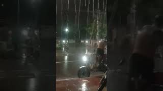 রাজশাহী শহরে আজ বৃষ্টির সময় কিছু মুহূর্ত ..