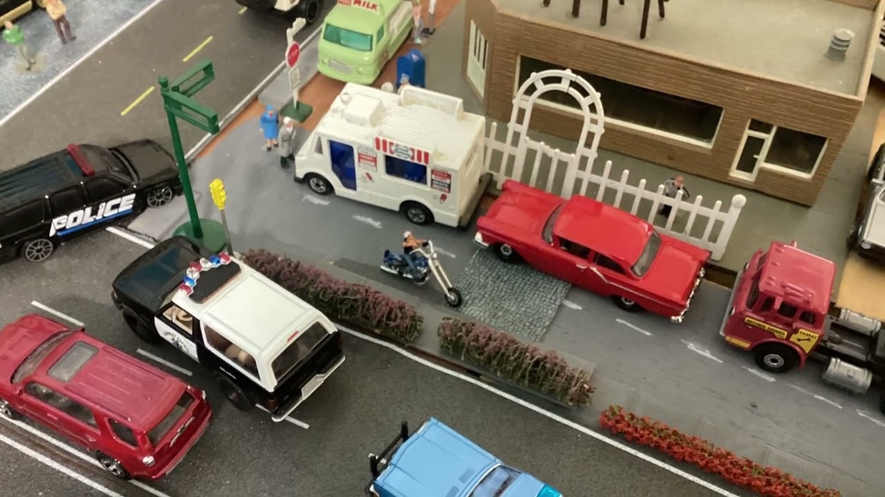 1/64 SCALE DIORAMA...BAD CHAD AND CANDACE PART 2 (MR CRENTSIL)