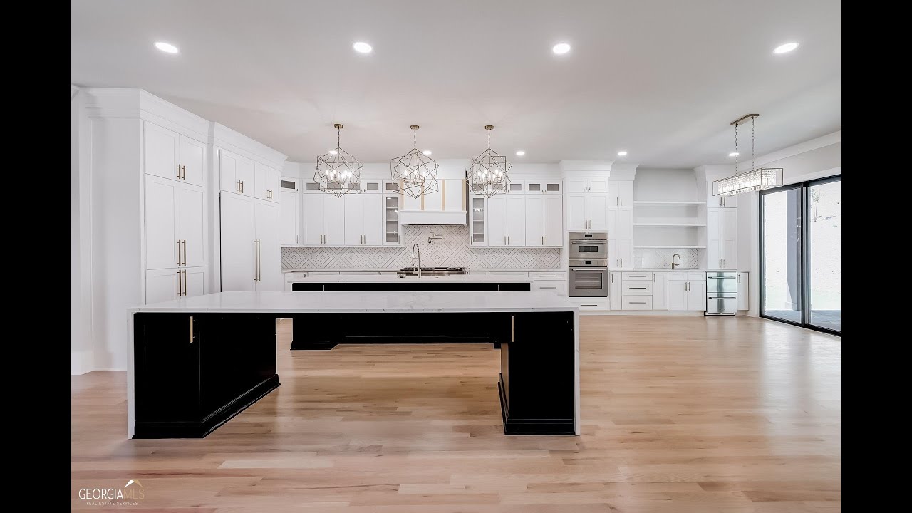 True Luxury Home in The Prestigious Echelon Neighborhood of Alpharetta