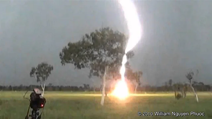 Close "clear-air" lightning bolt! - Darwin Australia