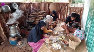 Wah Seenak Ini, Makan Nasi Akeul Ala Ummi Rahmi Bikin Semua Orang Ketagihan | Masak Di Desa