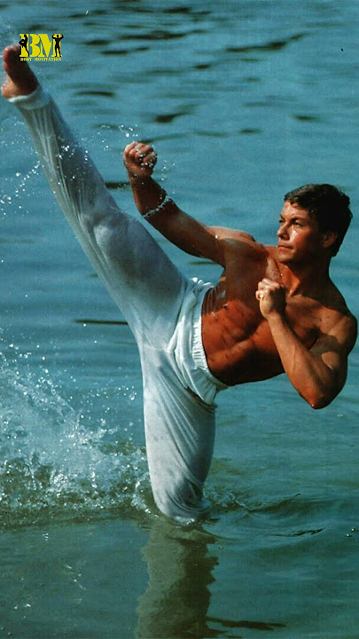 How Does Jean - Claude Van Damme Do His Famous Splits. #shorts  #vandamme