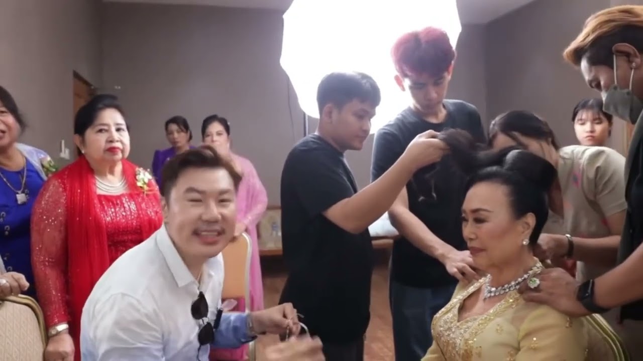 ဒီဇိုင်နာတယောက်အနေနဲ့ ကိုယ့်ရဲ့ဖန်တီးမှုလေးတွေကို အစလည်အဆုံး တနေ့တာကဏ္ဏလေးအဖြစ်တင်ဆက်ပေးလိုက်ပါတယ်……