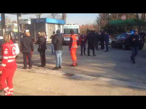 Torino, sparatoria al distributore di benzina: tre feriti