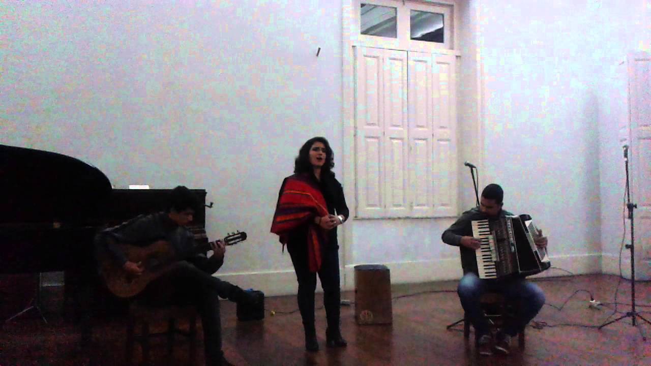A cantora, Espanhola, Rosalía Garcia interpretando El coseschero de Ramón Ayala.