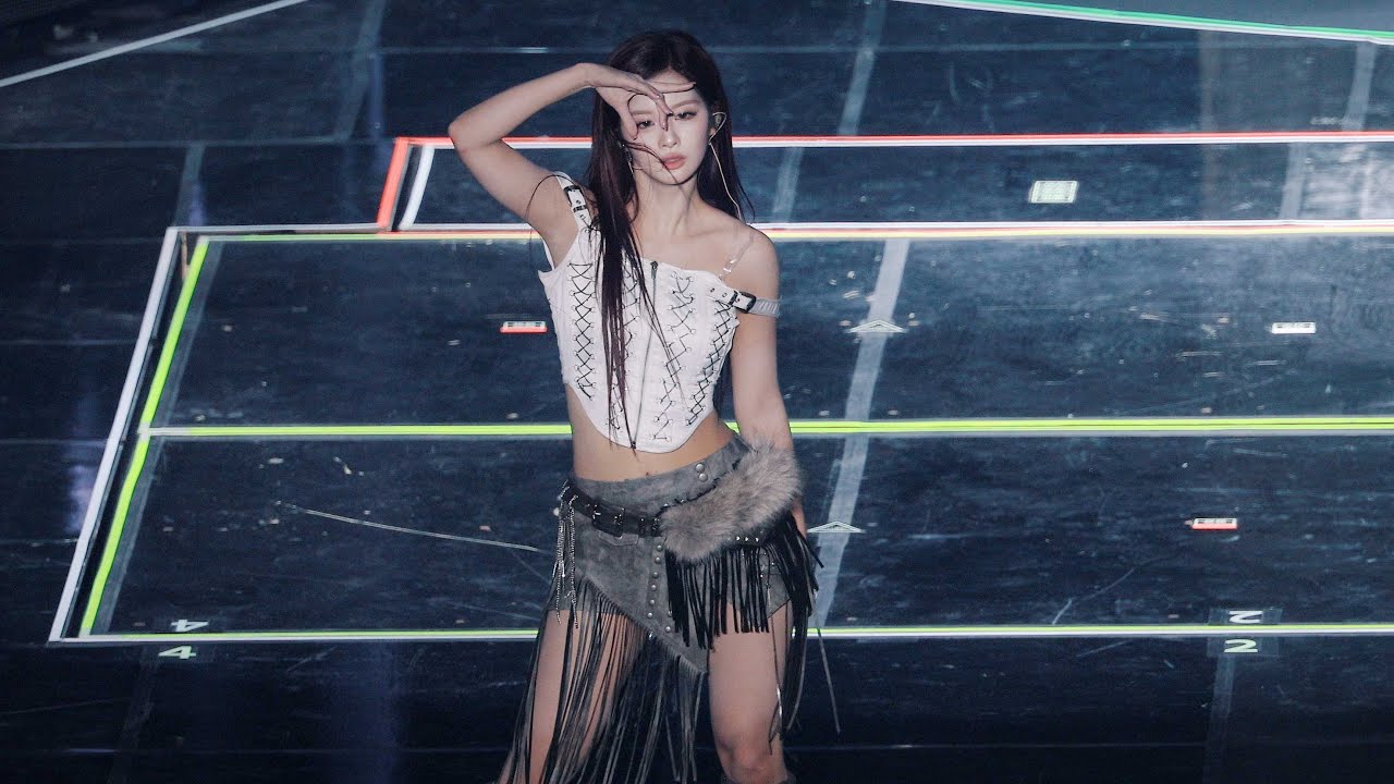 [4K] 251130 엔믹스 설윤 'DICE + 占 (TANK) + Love Me Like This' 직캠 (NMIXX SULLYOON FanCam)