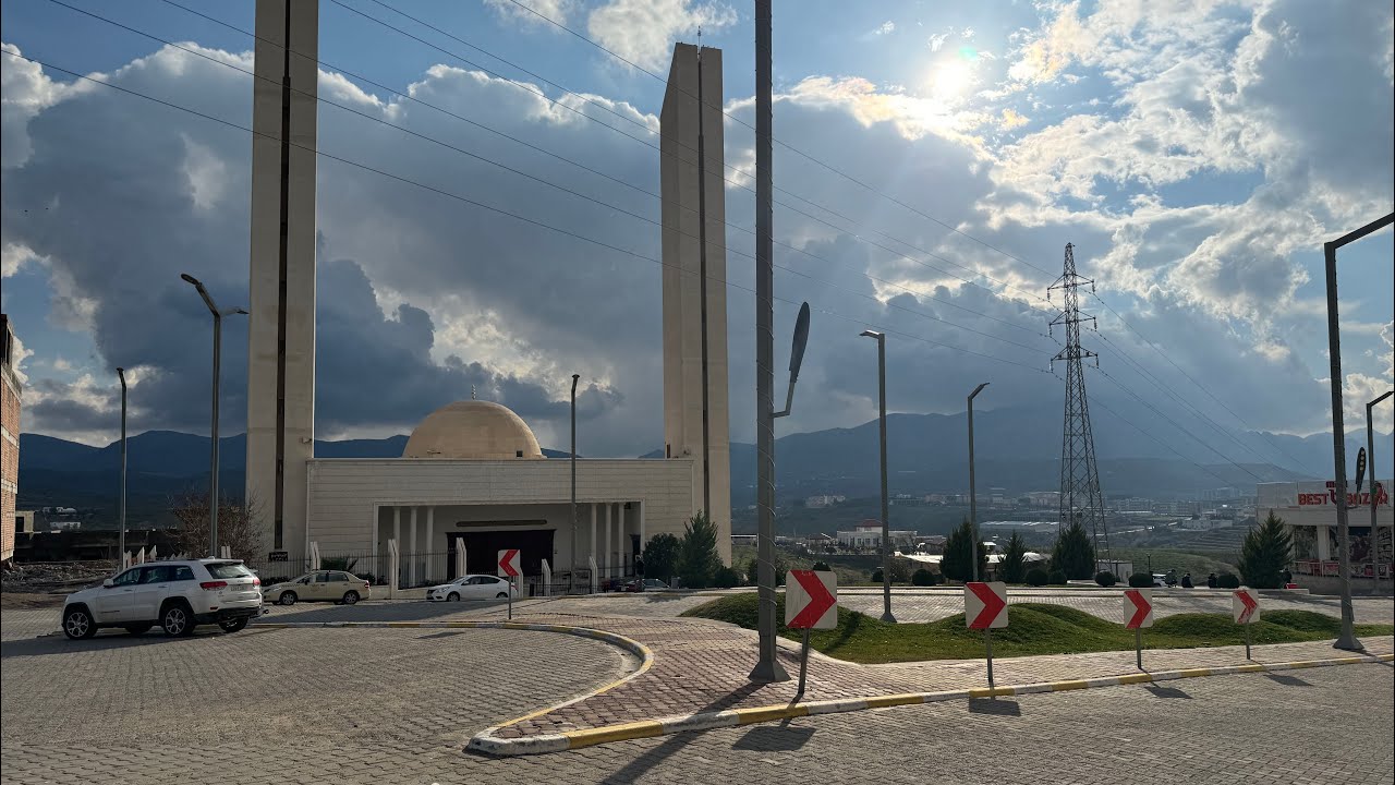 فرّة بالسيارة في شوارع مدينة زاخو شتاء ٢٠٢٤ 🇹🇯