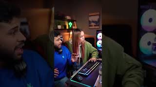 Девушка отжала компьютер у Санта.. #santiagotv #сантьяготв #love #shorts #girl  #смех #юмор #девушка