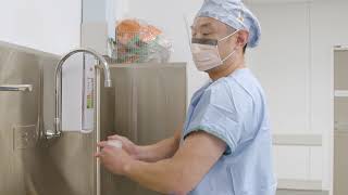 Behind Hospital Doors- how do surgeons scrub before surgery?