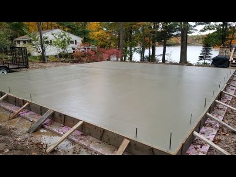 Concrete slab foundation for steel frame building