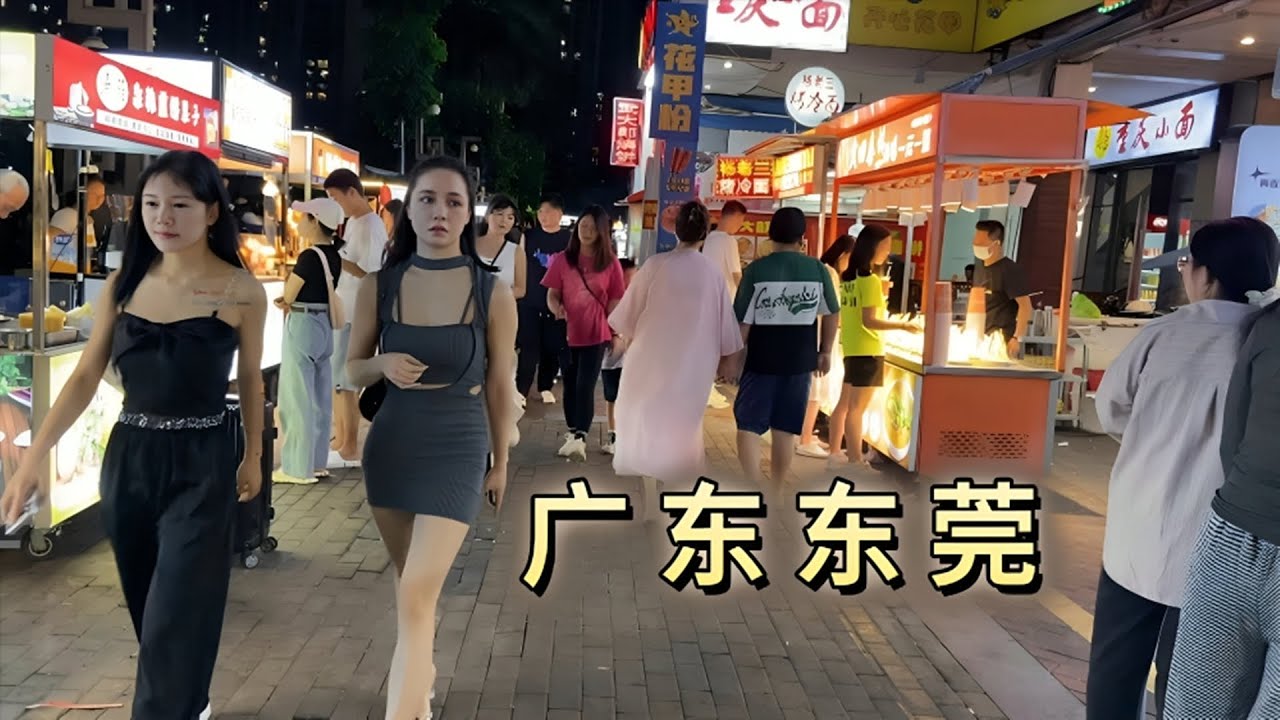 Фотографии торгового центра Wanda Plaza в городке Хоуцзе города Дунгуань провинции Гуандун. Обрат...