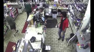 Customer is Furious Because His Credit Card is Not Working - Klant Gaat Uit Zijn Dak In Winkel by master video 53 views 7 years ago 1 minute, 4 seconds