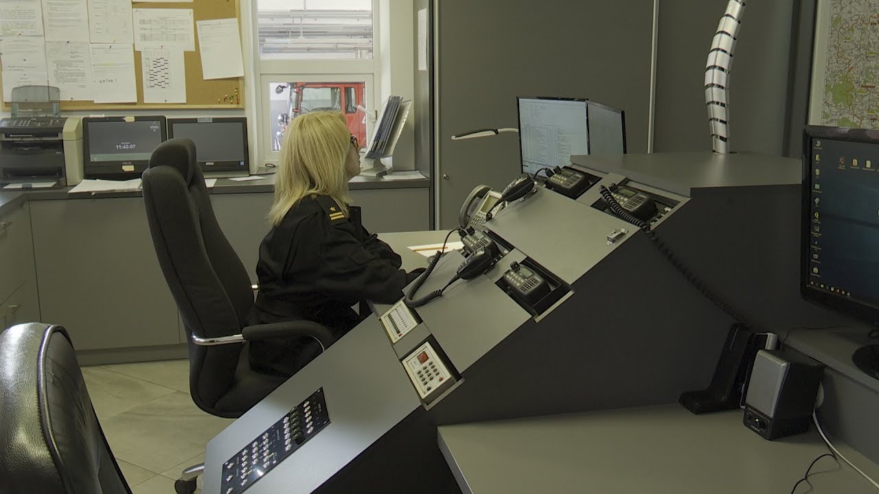 Stanowisko kierowania, wozy bojowe, próbny alarm i zwiedzanie komendy